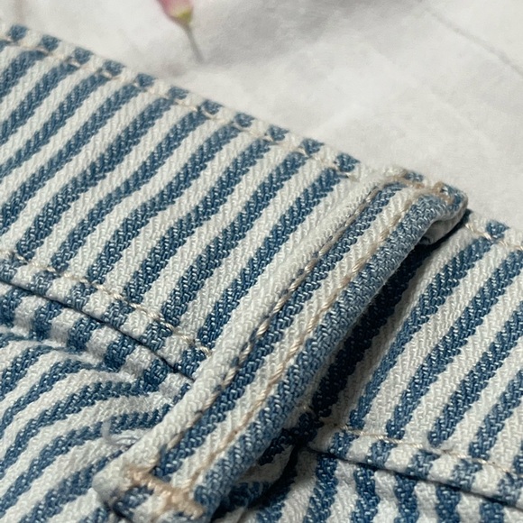 Kids (12) Old Navy Short Blue & White Railroad Striped Shorts - Picture 6 of 11